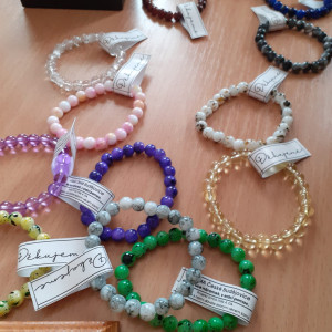 úžasné chatitativní náramky