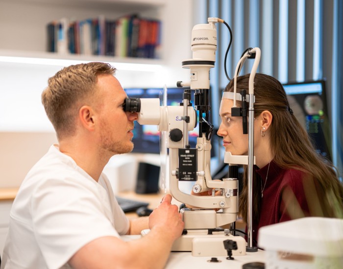 Kontrola očním lékařem vs. optometristou