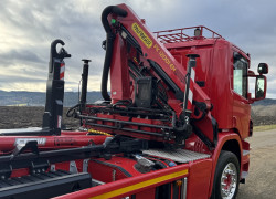 SCANIA P400 - nosič kontejneru + hydraulická ruka