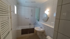 Prodej apartmánu 1+kk s terasou a výhledem na Lipno – Marina Lipno