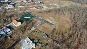 Prodej stavebního pozemku 1042 m2 v Hluboké nad Vltavou