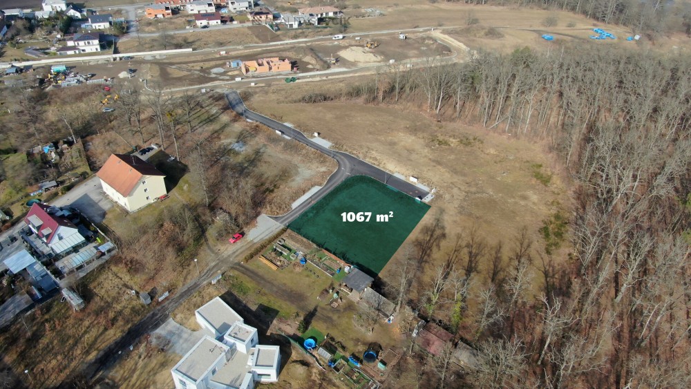 Prodej stavebního pozemku 1067 m2 v Hluboké nad Vltavou