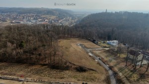 Prodej stavebního pozemku 1067 m2 v Hluboké nad Vltavou
