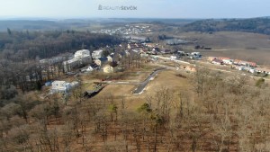Prodej stavebního pozemku 1067 m2 v Hluboké nad Vltavou