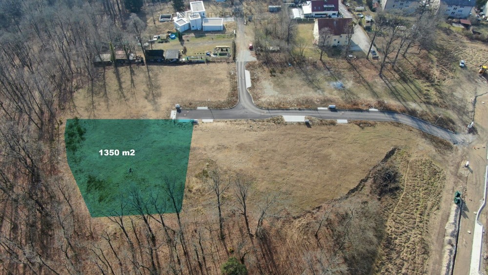 Prodej stavebního pozemku 1350 m2 v Hluboké nad Vltavou