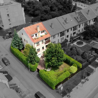Prodej prostorného rodinného domu v centru Hluboké nad Vltavou – dvougenerační bydlení i podnikání