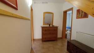 Prodej prostorného rodinného domu v centru Hluboké nad Vltavou – dvougenerační bydlení i podnikání