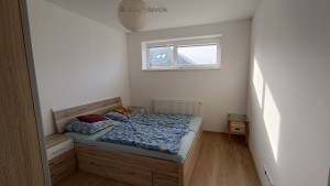 Prodej bytu 2+kk se zahradou, terasa 25 m², parkování pro 2 vozy – Hluboká nad Vltavou, Ječná ulice