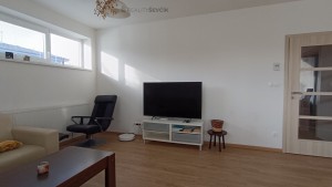 Prodej bytu 2+kk se zahradou, terasa 25 m², parkování pro 2 vozy – Hluboká nad Vltavou, Ječná ulice
