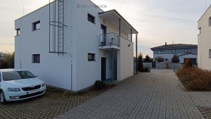 Prodej bytu 2+kk se zahradou, terasa 25 m², parkování pro 2 vozy – Hluboká nad Vltavou, Ječná ulice