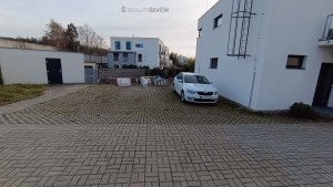 Prodej bytu 2+kk se zahradou, terasa 25 m², parkování pro 2 vozy – Hluboká nad Vltavou, Ječná ulice