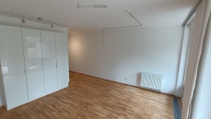 Byt 2+kk se zahradou 59 m², terasou a garážovým stáním v uzavřené Rezidenci Libuš, Praha 4
