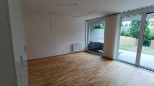 Byt 2+kk se zahradou 59 m², terasou a garážovým stáním v uzavřené Rezidenci Libuš, Praha 4