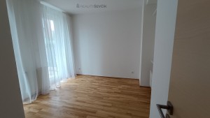 Byt 2+kk se zahradou 59 m², terasou a garážovým stáním v uzavřené Rezidenci Libuš, Praha 4