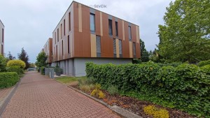 Byt 2+kk se zahradou 59 m², terasou a garážovým stáním v uzavřené Rezidenci Libuš, Praha 4