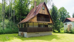 Prodej dřevěné chaty na soutoku Malše a Stropnice s vlastním pozemkem 553 m2
