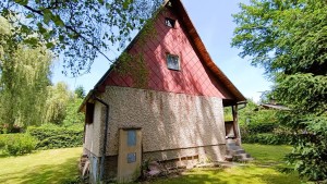 Prodej dřevěné chaty na soutoku Malše a Stropnice s vlastním pozemkem 553 m2