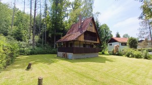 Prodej dřevěné chaty na soutoku Malše a Stropnice s vlastním pozemkem 553 m2
