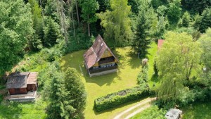 Prodej dřevěné chaty na soutoku Malše a Stropnice s vlastním pozemkem 553 m2