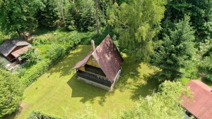 Prodej dřevěné chaty na soutoku Malše a Stropnice s vlastním pozemkem 553 m2