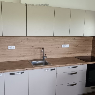Pronájem bytu 2+kk s terasou, 51 m2 (83 m2) v Hluboké nad Vltavou