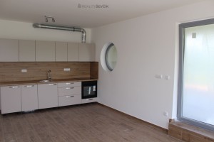 Pronájem bytu 2+kk s terasou, 51 m2 (83 m2) v Hluboké nad Vltavou