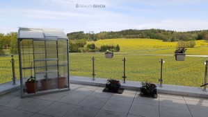 Pronájem bytu 2+kk s terasou, 51 m2 (83 m2) v Hluboké nad Vltavou