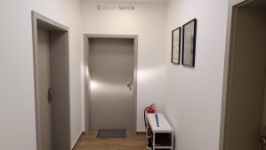 Pronájem bytu 2+kk s terasou, 51 m2 (83 m2) v Hluboké nad Vltavou