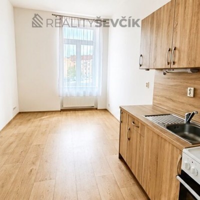 Pronájem zrekonstruovaného bytu 2+kk, 42 m², Pražská 7, České Budějovice