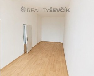 Pronájem zrekonstruovaného bytu 2+kk, 42 m², Pražská 7, České Budějovice