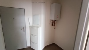 Pronájem zrekonstruovaného bytu 2+kk, 42 m², Pražská 7, České Budějovice