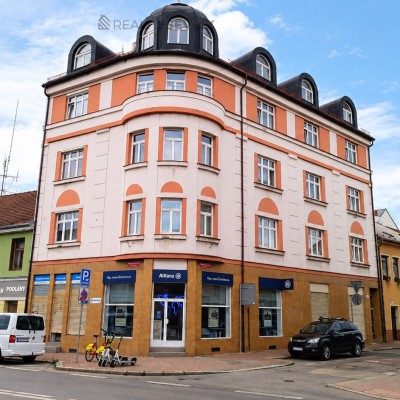 Pronájem světlého podkrovního bytu 3+kk, 90 m², Jeremiášova, České Budějovice