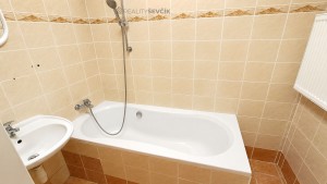 Pronájem světlého podkrovního bytu 3+kk, 90 m², Jeremiášova, České Budějovice