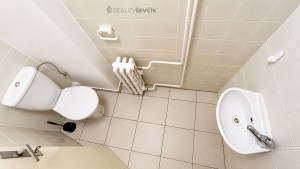 Pronájem světlého podkrovního bytu 3+kk, 90 m², Jeremiášova, České Budějovice