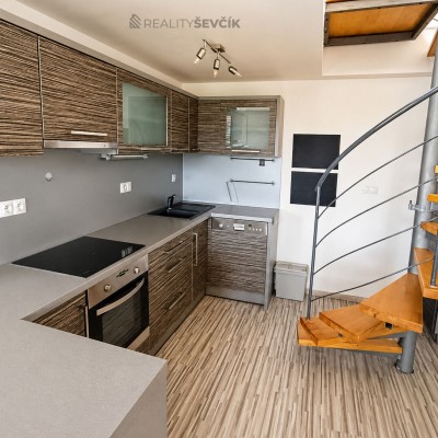Prodej mezonetového bytu 3+kk, 93 m², terasa, garážové stání – Dobrá Voda u Č. Budějovic