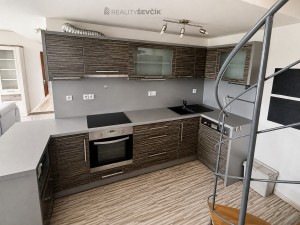 Prodej mezonetového bytu 3+kk, 93 m², terasa, garážové stání – Dobrá Voda u Č. Budějovic