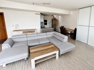 Prodej mezonetového bytu 3+kk, 93 m², terasa, garážové stání – Dobrá Voda u Č. Budějovic