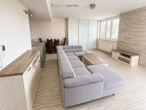 Prodej mezonetového bytu 3+kk, 93 m², terasa, garážové stání – Dobrá Voda u Č. Budějovic