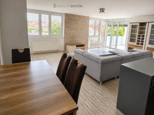 Prodej mezonetového bytu 3+kk, 93 m², terasa, garážové stání – Dobrá Voda u Č. Budějovic