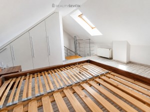 Prodej mezonetového bytu 3+kk, 93 m², terasa, garážové stání – Dobrá Voda u Č. Budějovic