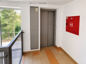 Prodej mezonetového bytu 3+kk, 93 m², terasa, garážové stání – Dobrá Voda u Č. Budějovic