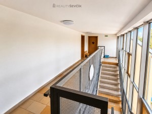 Prodej mezonetového bytu 3+kk, 93 m², terasa, garážové stání – Dobrá Voda u Č. Budějovic