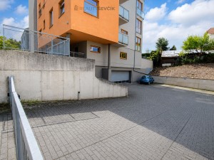 Prodej mezonetového bytu 3+kk, 93 m², terasa, garážové stání – Dobrá Voda u Č. Budějovic