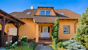 Prodej nadstandardního rodinného domu 5+1 s jídelnou, garáží, bazénem - Jabloňová, České Budějovice