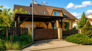 Prodej nadstandardního rodinného domu 5+1 s jídelnou, garáží, bazénem - Jabloňová, České Budějovice