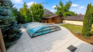 Prodej nadstandardního rodinného domu 5+1 s jídelnou, garáží, bazénem - Jabloňová, České Budějovice
