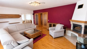 Prodej nadstandardního rodinného domu 5+1 s jídelnou, garáží, bazénem - Jabloňová, České Budějovice