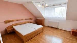 Prodej nadstandardního rodinného domu 5+1 s jídelnou, garáží, bazénem - Jabloňová, České Budějovice
