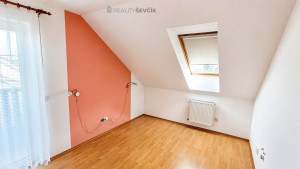 Prodej nadstandardního rodinného domu 5+1 s jídelnou, garáží, bazénem - Jabloňová, České Budějovice