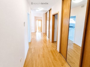 Prodej nadstandardního rodinného domu 5+1 s jídelnou, garáží, bazénem - Jabloňová, České Budějovice